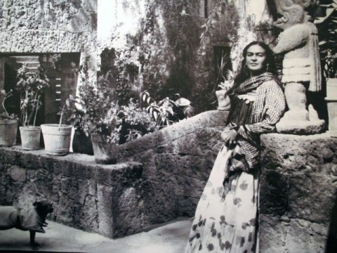Frida with Chiquaqua at La Casa Azul.
